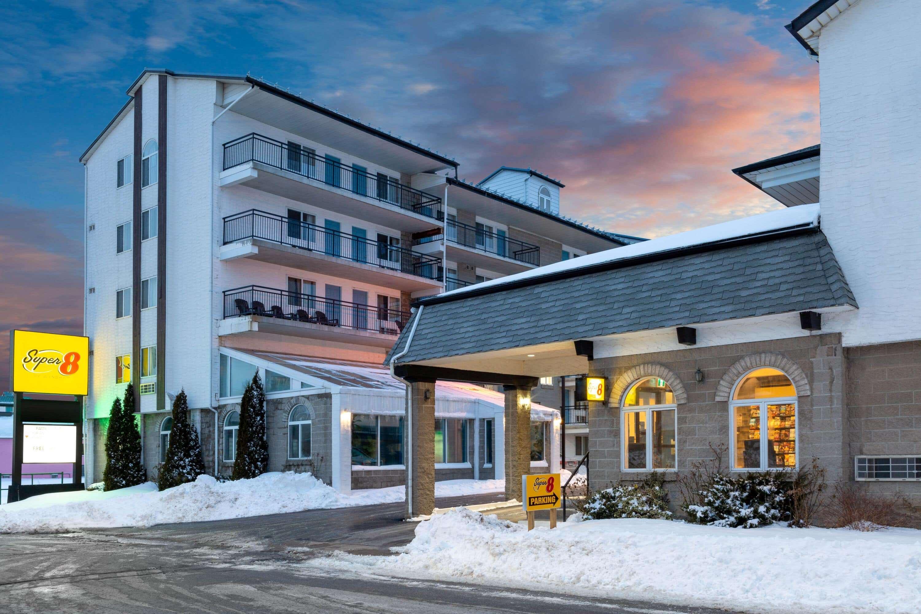 Super 8 By Wyndham Niagara Falls By The Falls Exterior foto