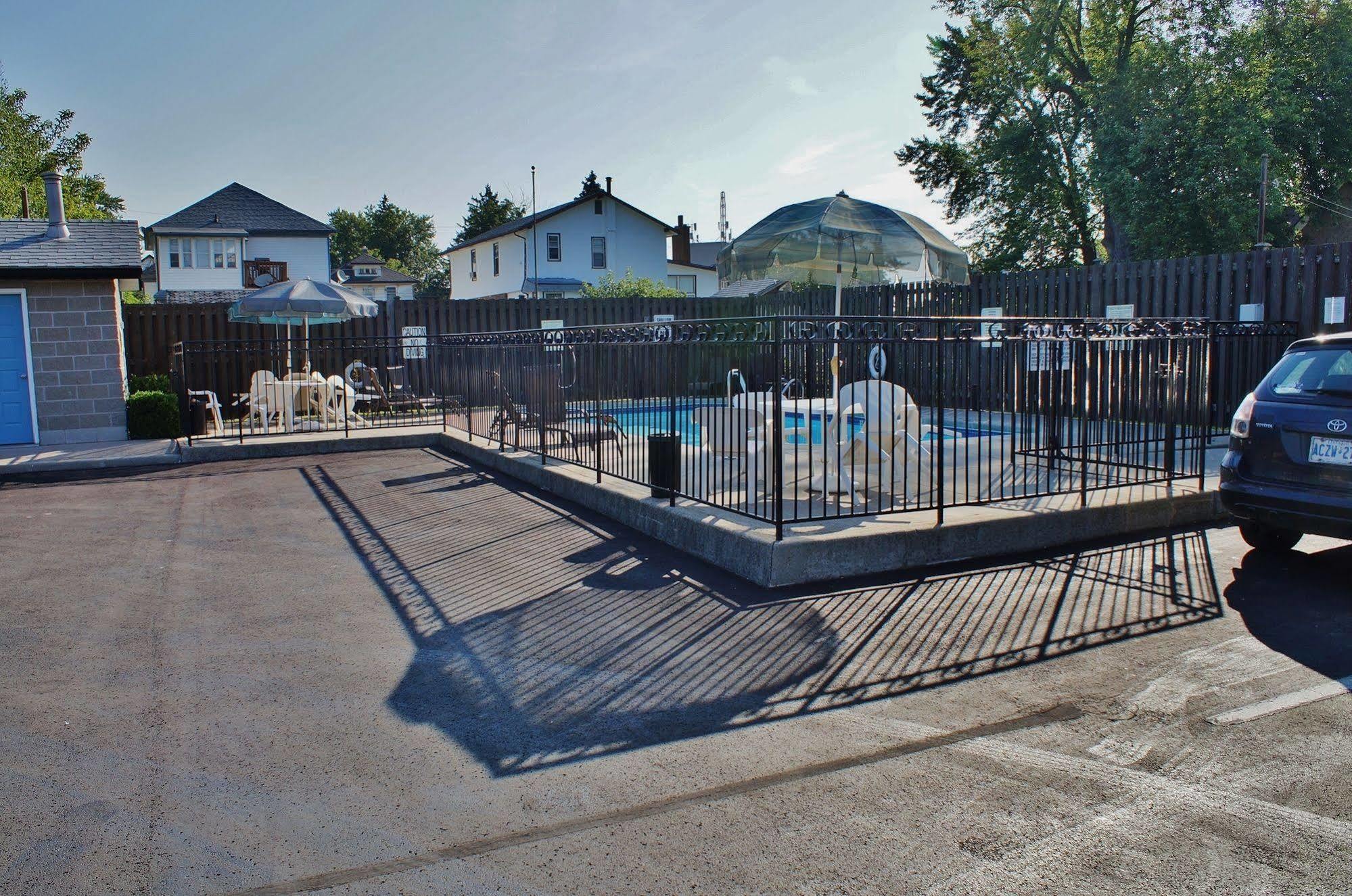 Super 8 By Wyndham Niagara Falls By The Falls Exterior foto